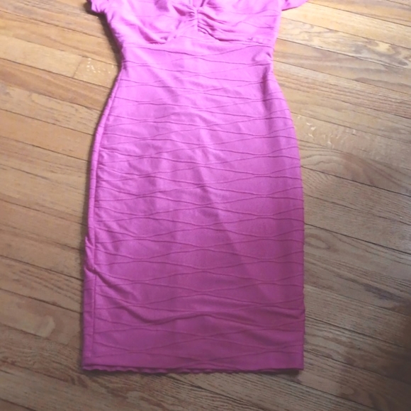 Premier Amour Pink V-Neck Midi-Length BodyCon Dress ■ Size 2 - Picture 3 of 9